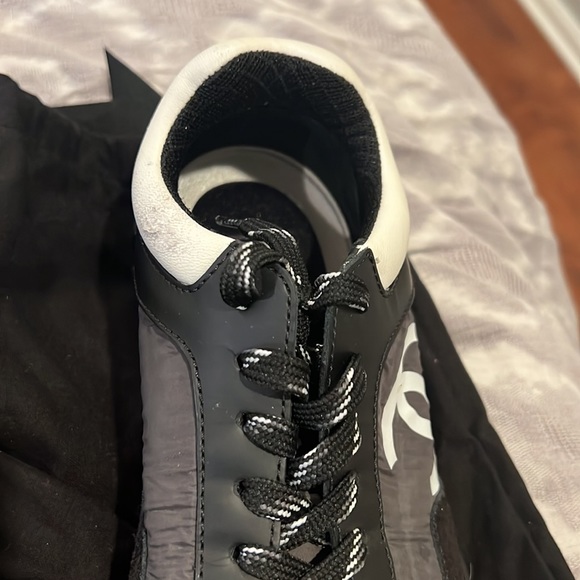 CHANEL Monochrome Lace-Up Sneakers - Picture 4 of 7